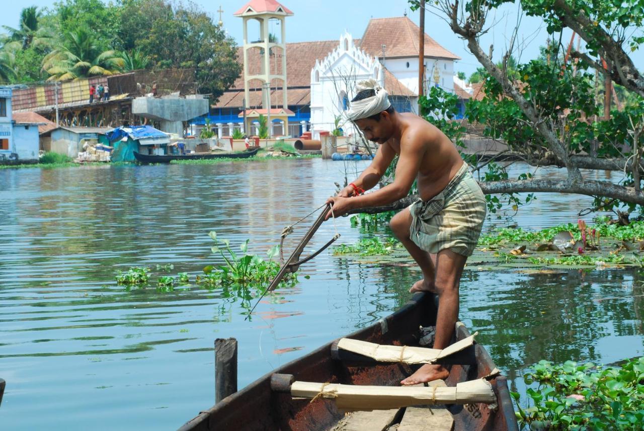 فندق Triveny River Palace Alappuzha المظهر الخارجي الصورة