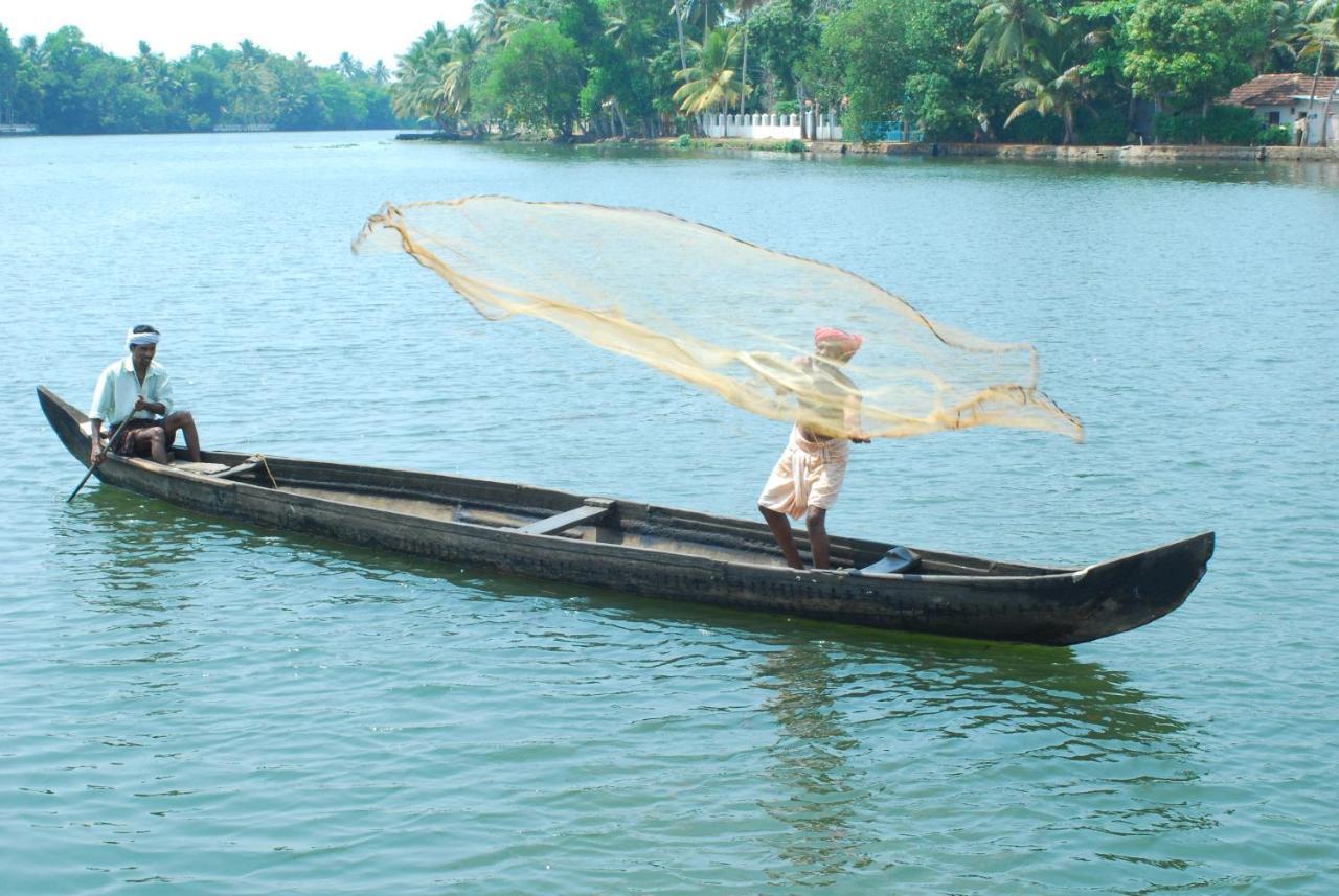 فندق Triveny River Palace Alappuzha المظهر الخارجي الصورة