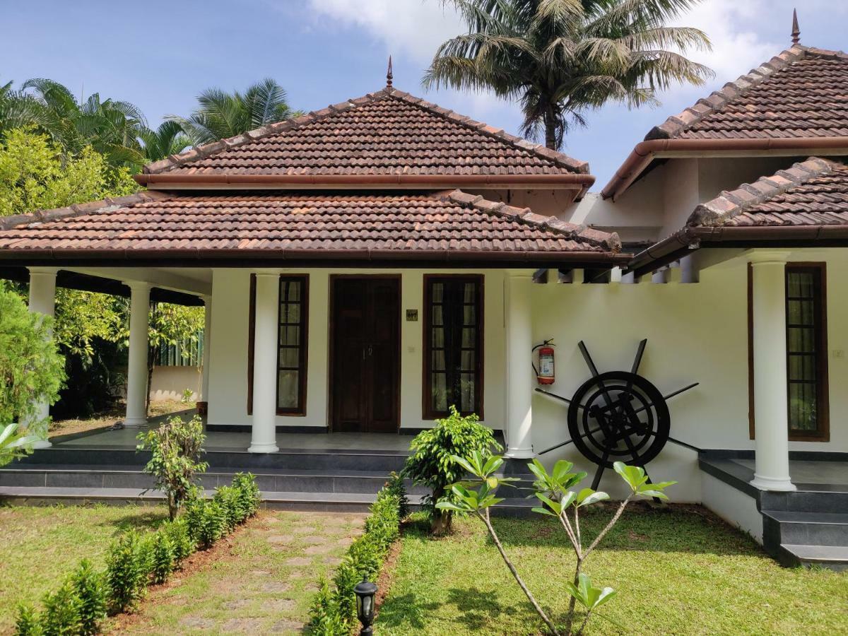 فندق Triveny River Palace Alappuzha المظهر الخارجي الصورة