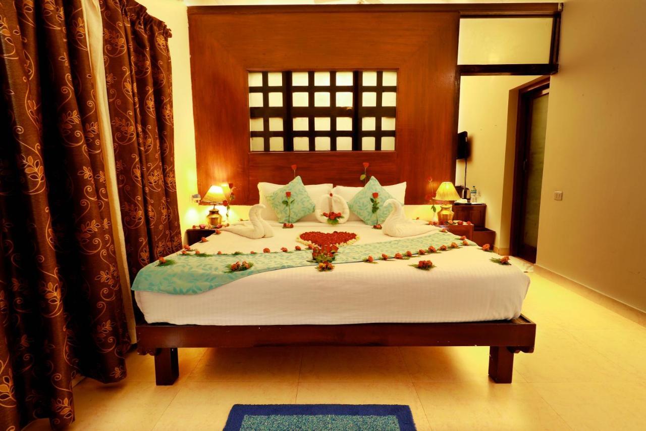 فندق Triveny River Palace Alappuzha المظهر الخارجي الصورة