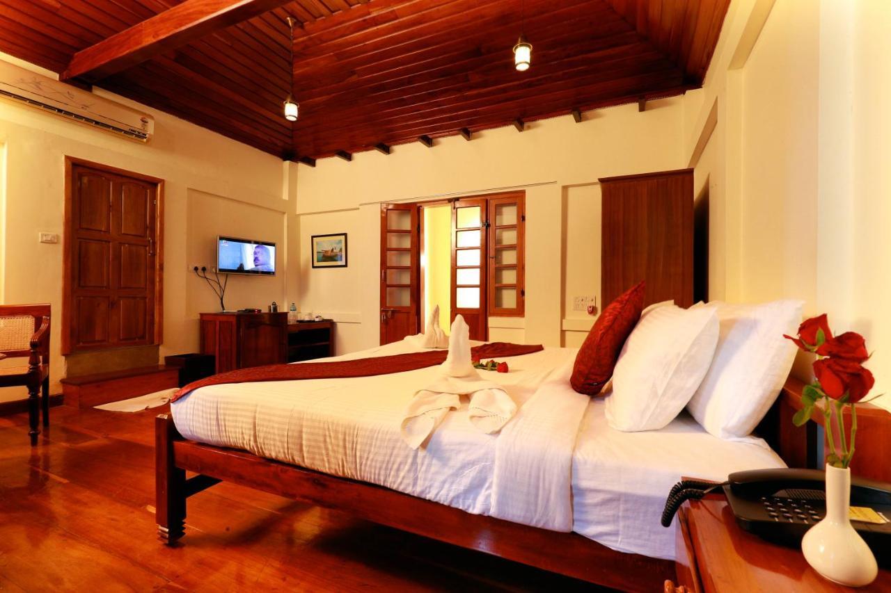 فندق Triveny River Palace Alappuzha المظهر الخارجي الصورة