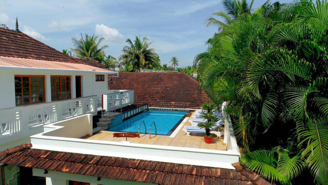 فندق Triveny River Palace Alappuzha المظهر الخارجي الصورة