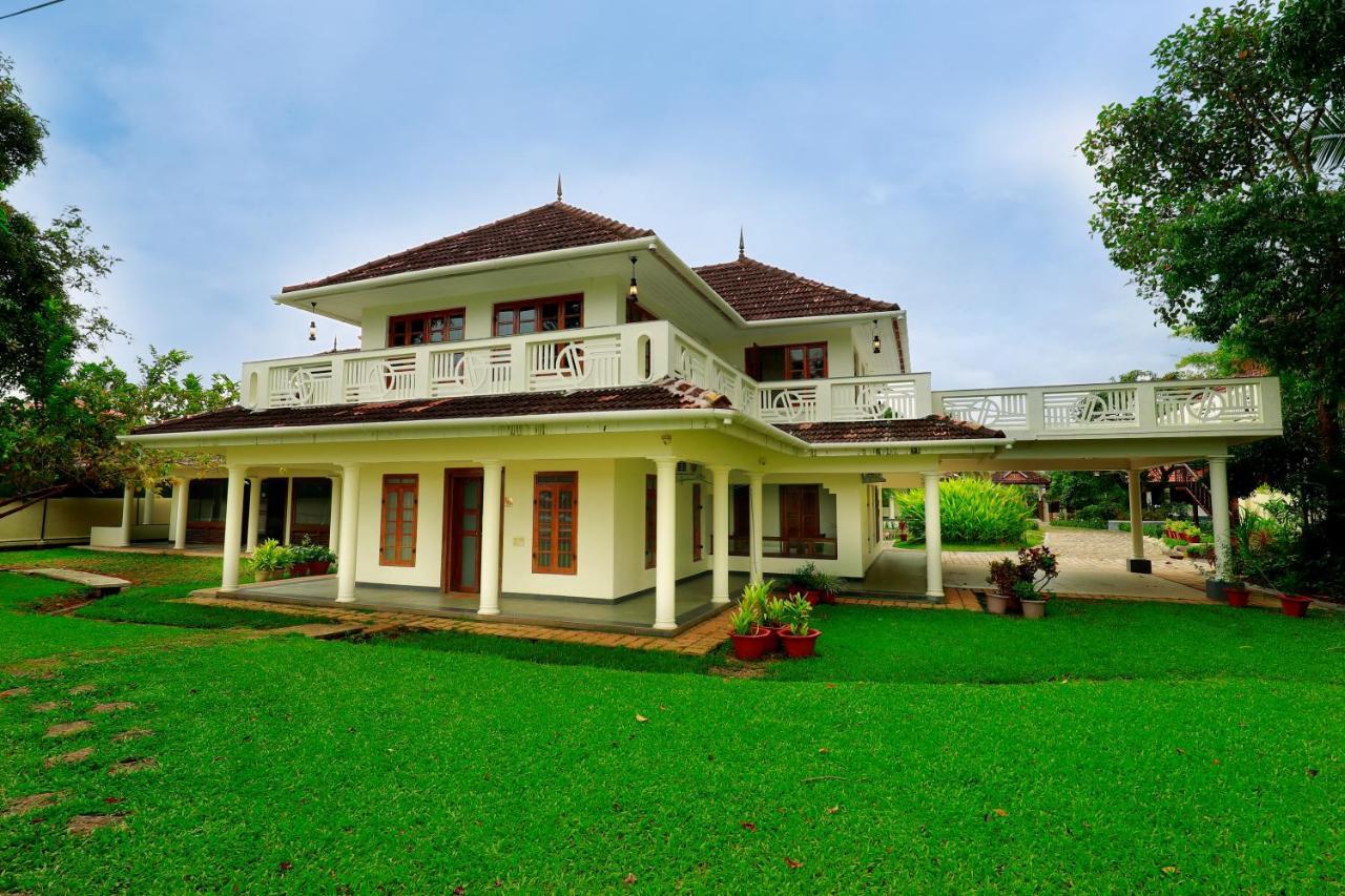 فندق Triveny River Palace Alappuzha المظهر الخارجي الصورة